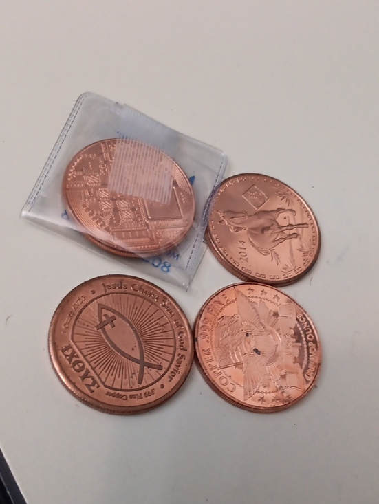 4x 1 ounce coins Other - Decorative Copper-Colored Collectible 1 Ounce Coins - Set of 4